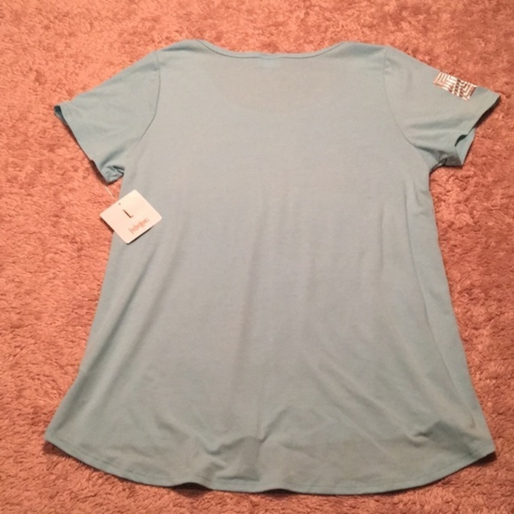 🔥4/$20 🌸NWT LULAROE Classic Tee - size ladies LG - Picture 2 of 5